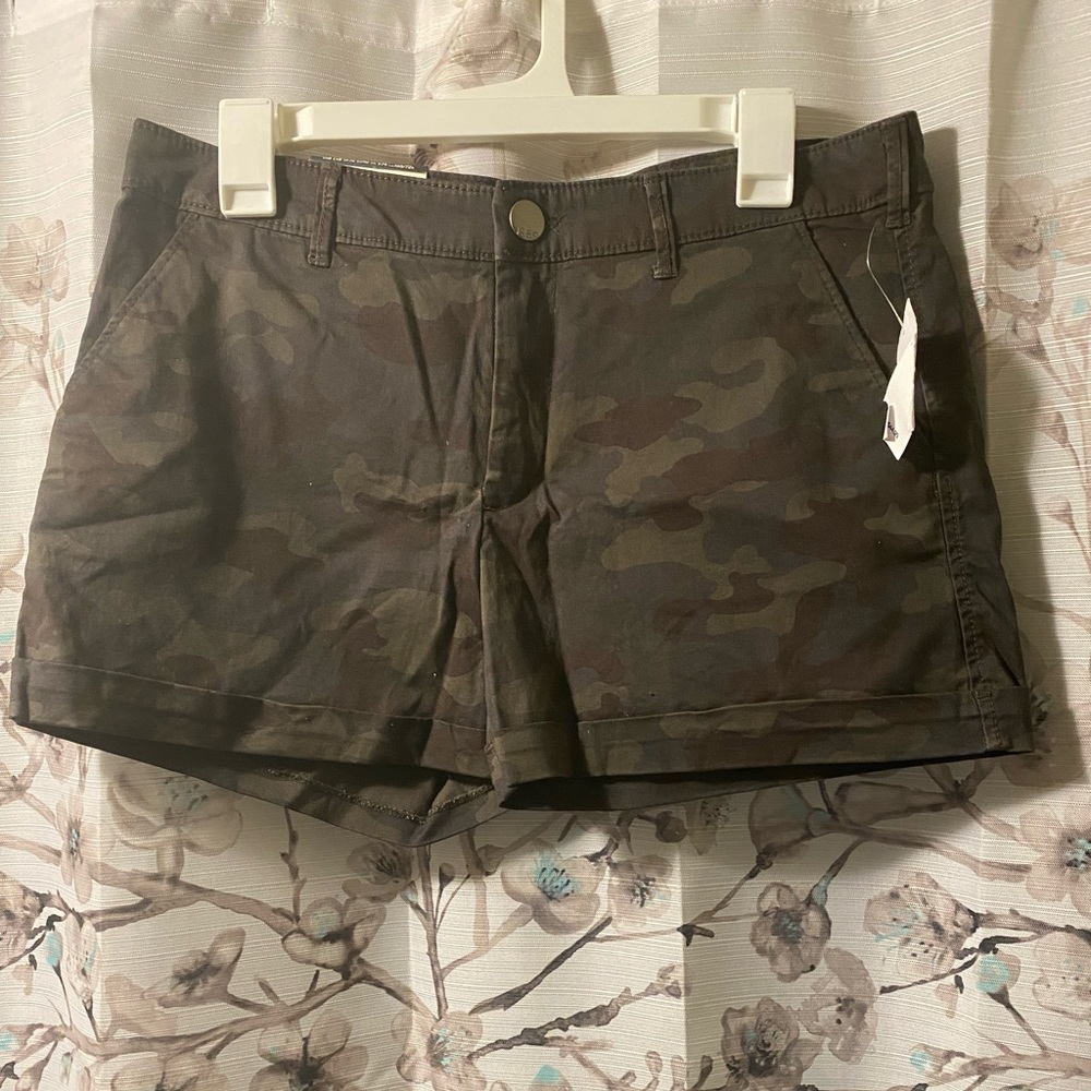 GAP camo shorts